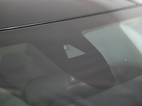 Used 2023 Nissan Kicks SR image 56