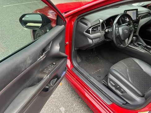 Used 2021 Toyota Camry XSE w/ Navigation Package FWD image 4