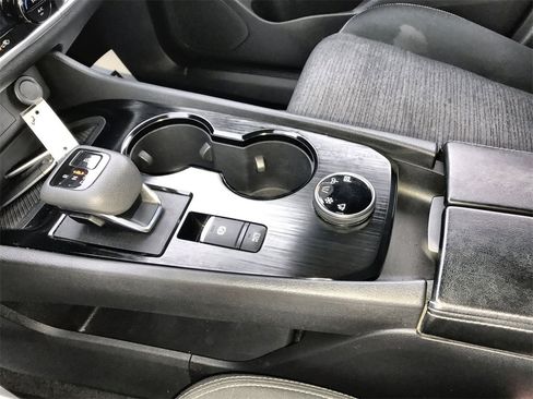 Used 2023 Nissan Rogue SV image 20