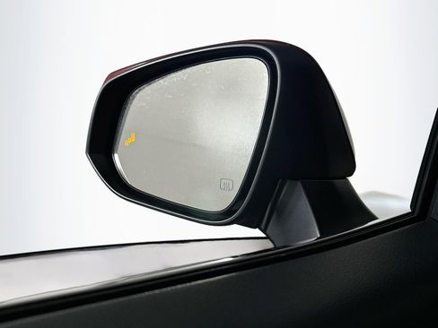 Used 2023 Toyota Highlander LE image 16