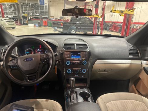 Used 2018 Ford Explorer FWD image 12