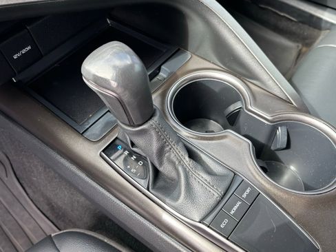 Used 2024 Toyota Camry SE image 18