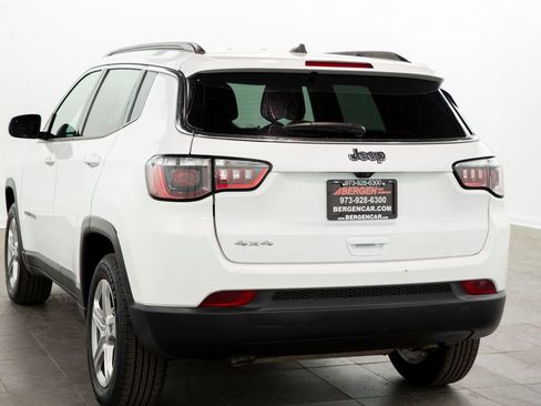 Used 2024 Jeep Compass Latitude AWD/4WD image 8