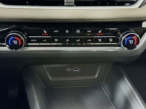 New 2026 Chevrolet Equinox LT w/ Convenience Package II FWD image 16