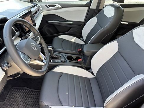 Certified 2025 Volkswagen Taos SEL image 9