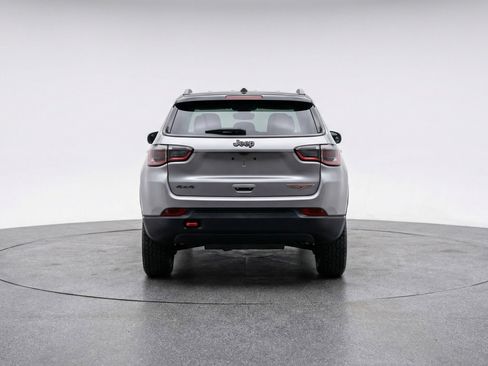 Used 2025 Jeep Compass Trailhawk image 7