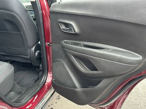 Used 2016 Chevrolet Trax LS AWD/4WD image 13