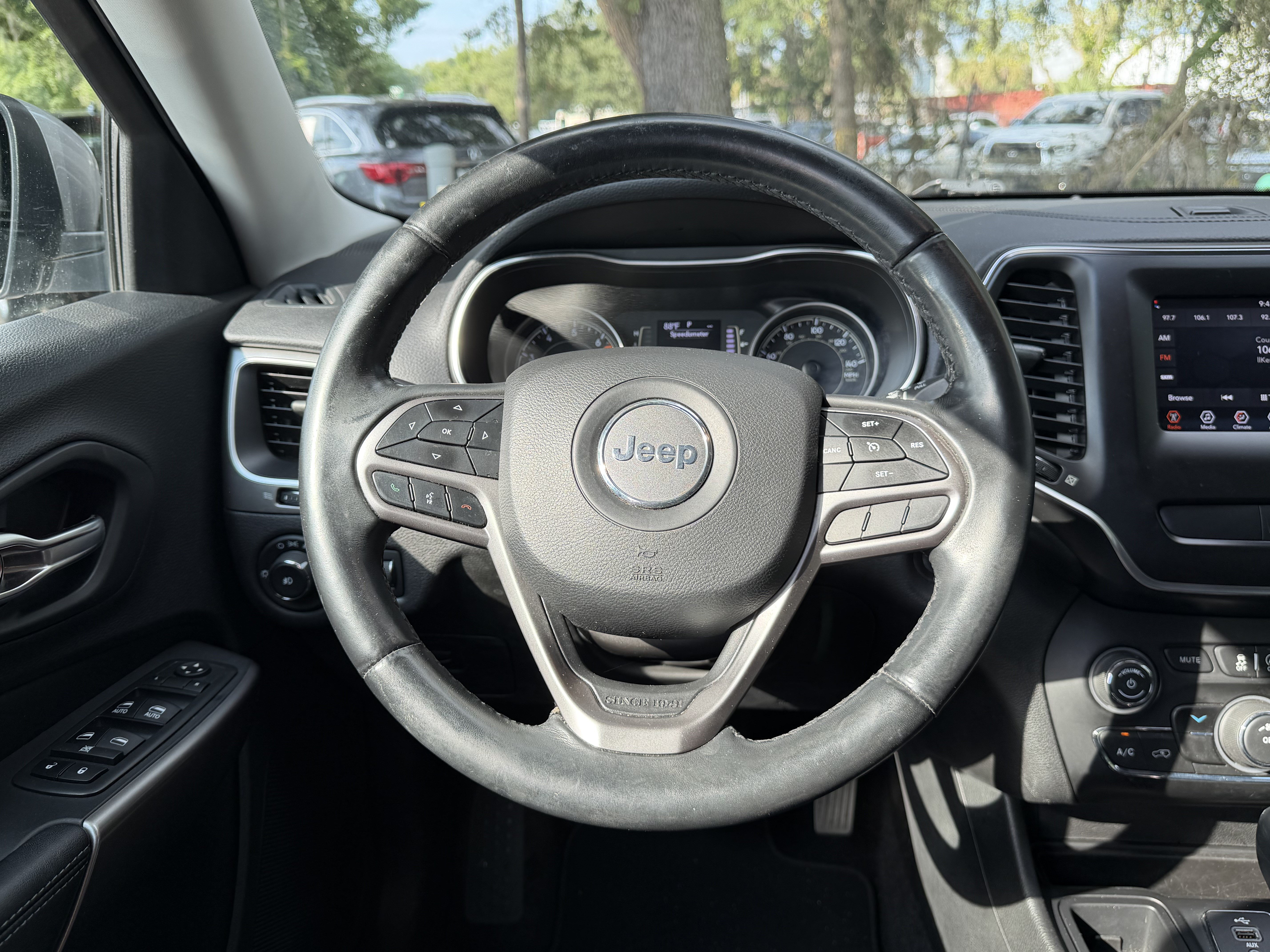Used 2019 Jeep Cherokee Latitude Plus FWD image 34