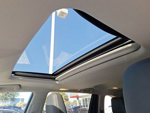 Used 2015 Toyota Highlander XLE image 31