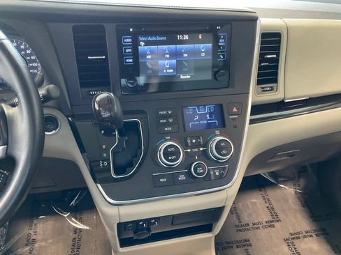 Used 2015 Toyota Sienna XLE FWD image 15