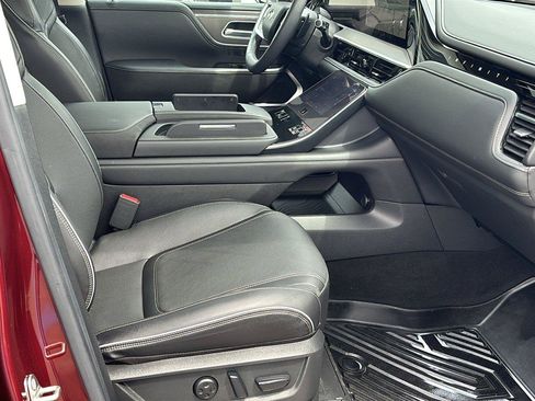 Used 2025 INFINITI QX80 Luxe RWD image 25