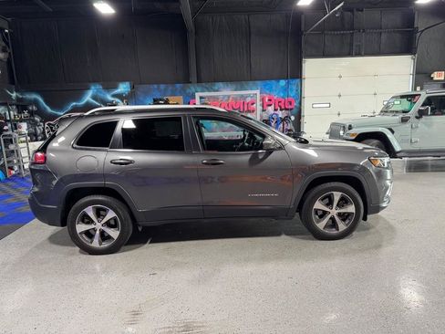 Used 2019 Jeep Cherokee Limited AWD/4WD image 6