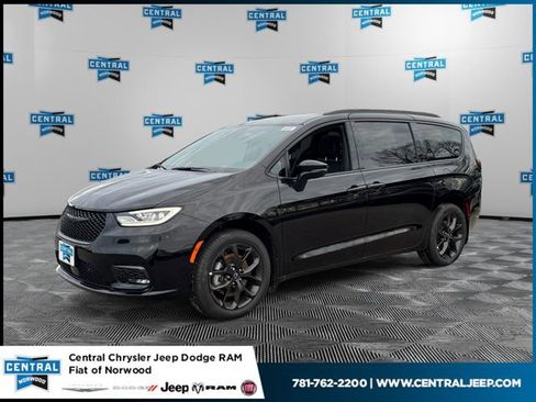 New 2026 Chrysler Pacifica Limited w/ S Appearance Package image 1