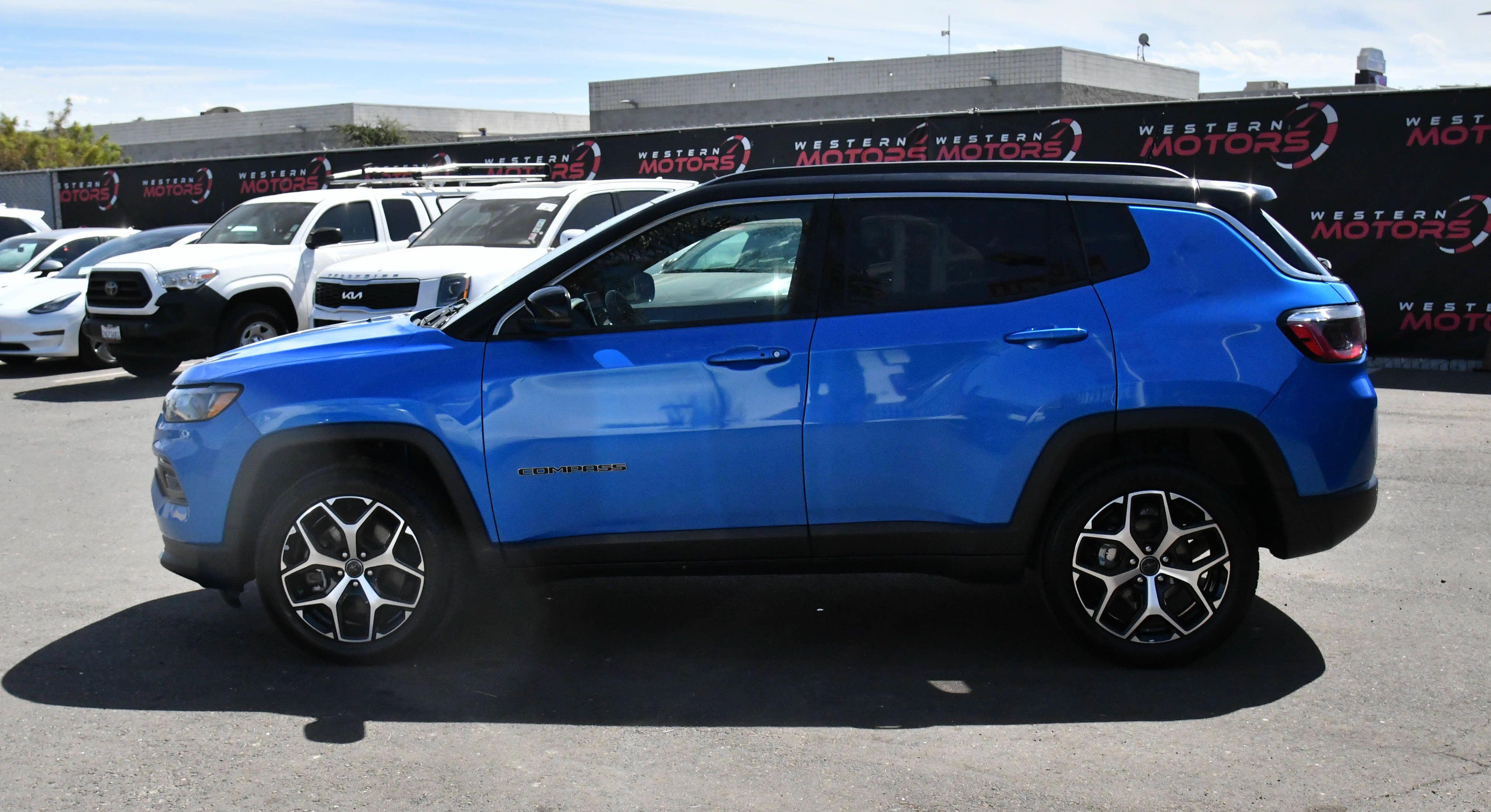 Used 2025 Jeep Compass Limited AWD/4WD image 4
