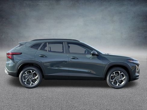 New 2026 Chevrolet Trax LT w/ Driver Confidence Package image 2