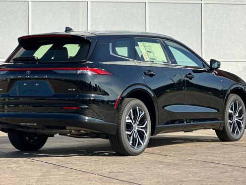 New 2026 Toyota Crown Signia XLE image 4