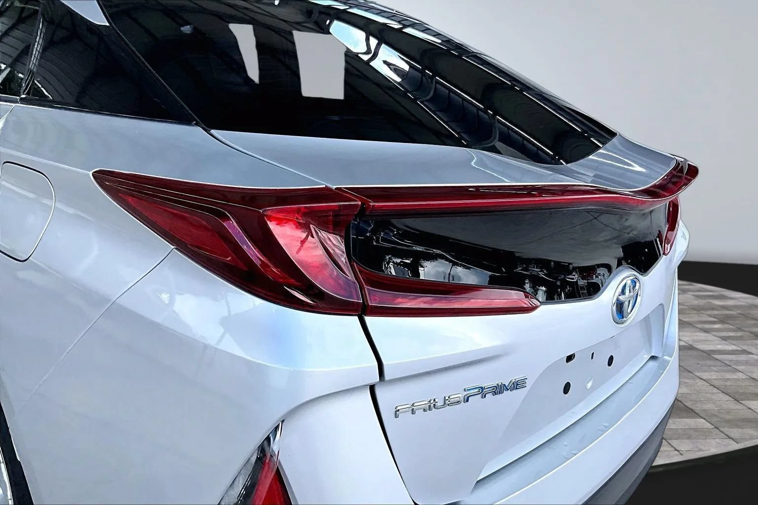 Used 2018 Toyota Prius Prime Premium FWD image 20