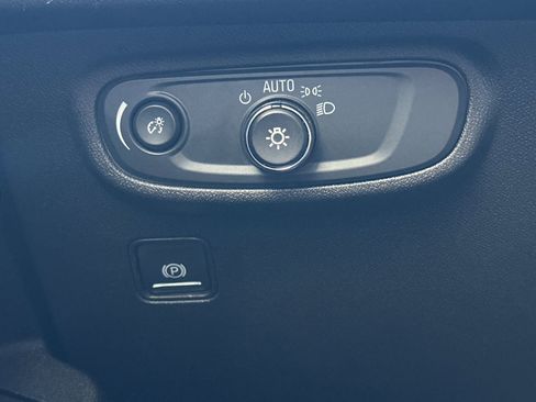 Used 2024 GMC Terrain SLE image 35