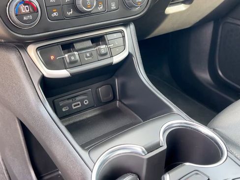 Used 2023 GMC Terrain SLT w/ Tech Package image 30