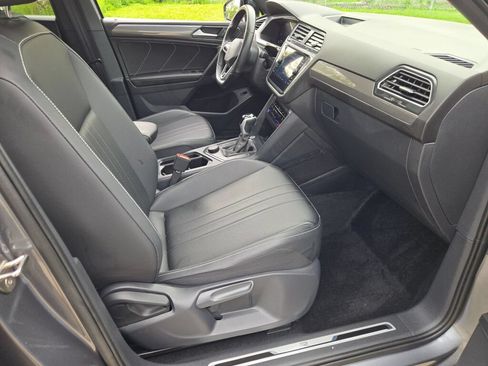 Used 2024 Volkswagen Tiguan SE R-Line AWD/4WD image 9
