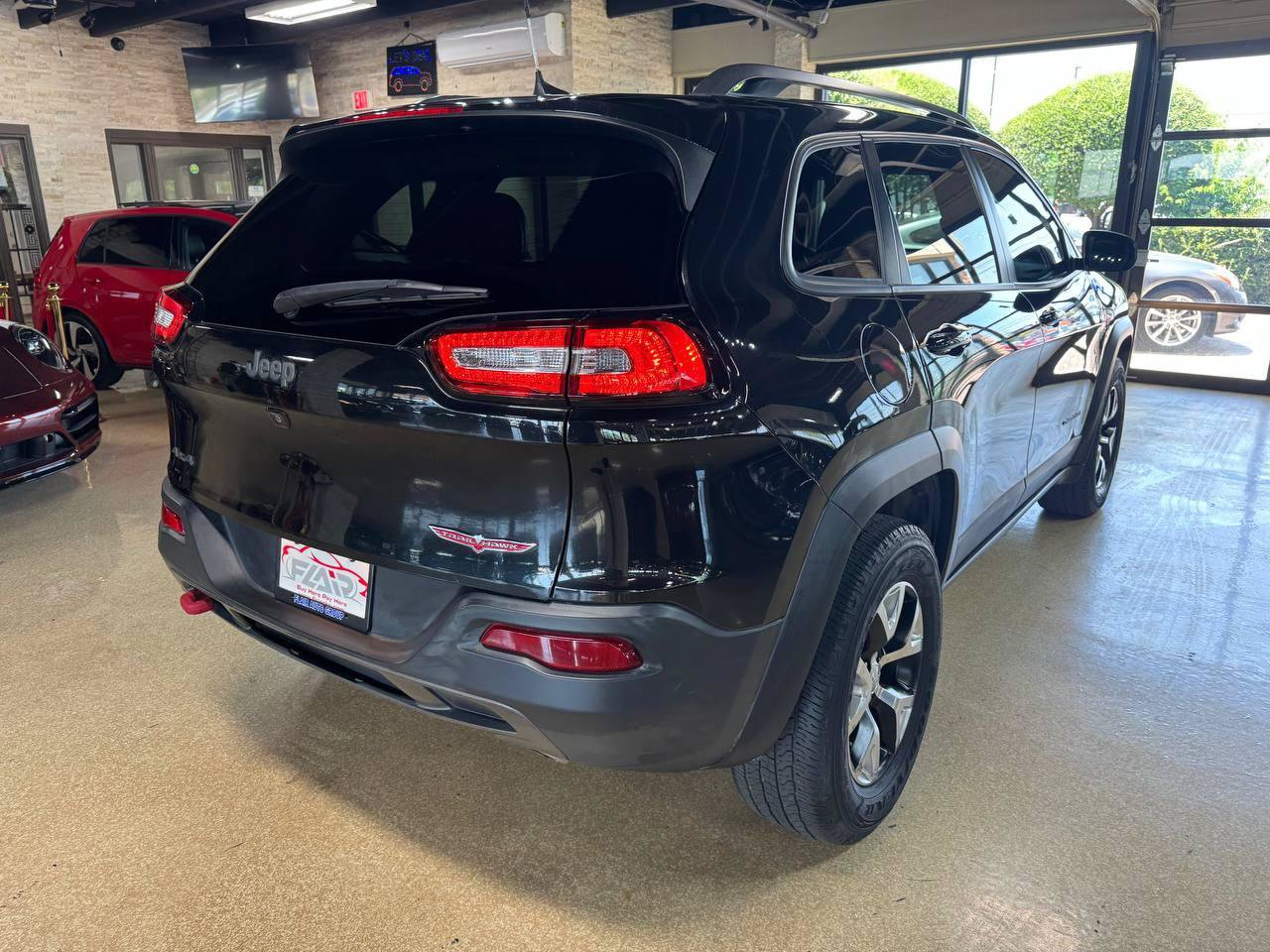 Used 2016 Jeep Cherokee Trailhawk w/ Leather Interior Group AWD/4WD image 7