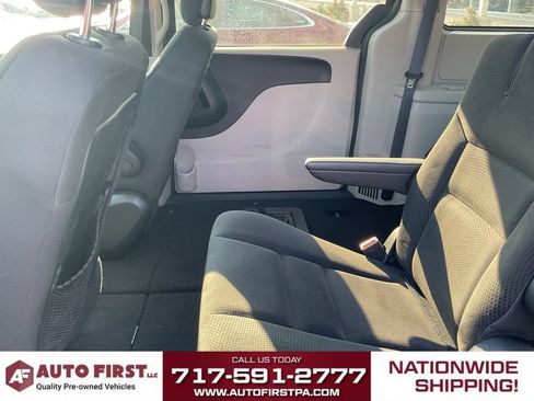 Used 2017 Dodge Grand Caravan SE FWD image 9