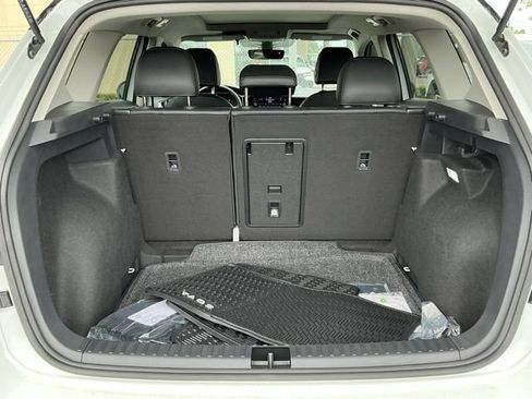 New 2026 Volkswagen Taos SE FWD image 16