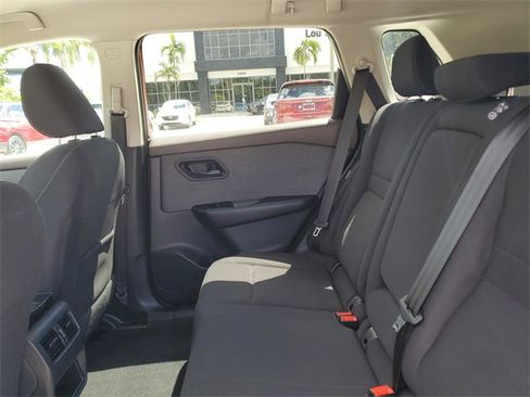 Used 2023 Nissan Rogue S image 11