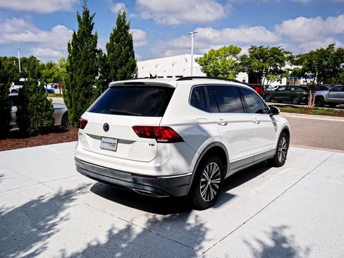 Used 2018 Volkswagen Tiguan SE w/ 18" Alloy Wheels Package FWD image 11