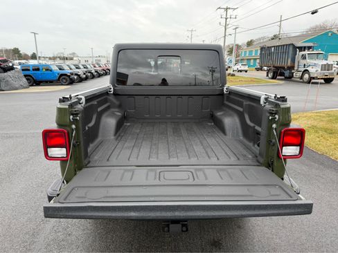 Used 2021 Jeep Gladiator Sport image 7