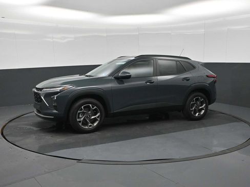 New 2026 Chevrolet Trax LT w/ Driver Confidence Package FWD image 4