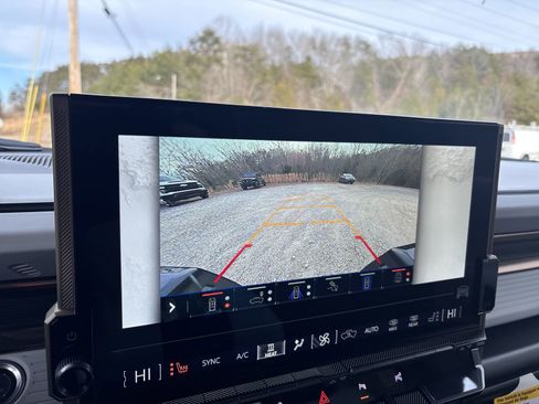 Used 2025 GMC Hummer EV 2X w/ LPO, Sport Package image 17