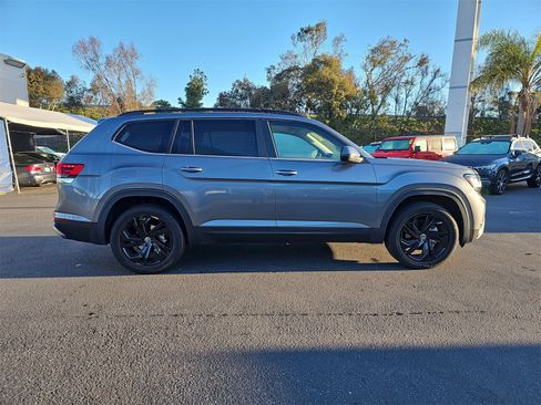 Used 2023 Volkswagen Atlas SE w/ Panoramic Sunroof Package image 4