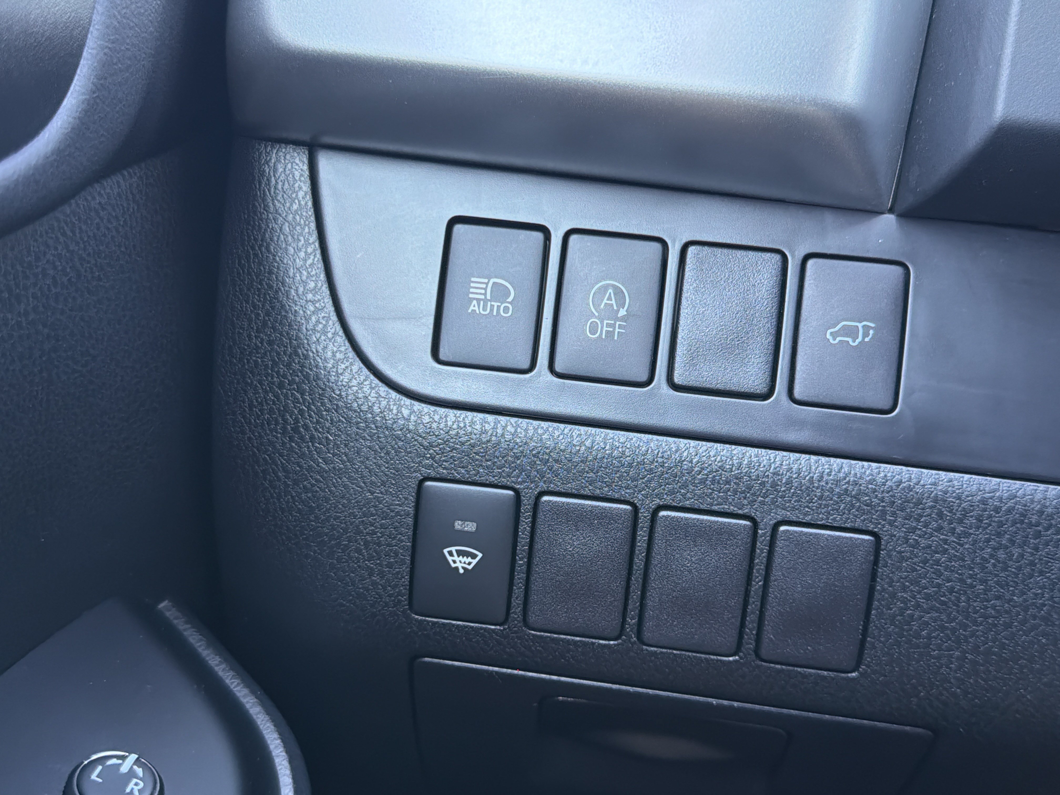 Used 2018 Toyota Highlander XLE FWD image 11