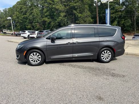 Used 2019 Chrysler Pacifica Touring-L w/ Advanced Safetytec Group FWD image 37