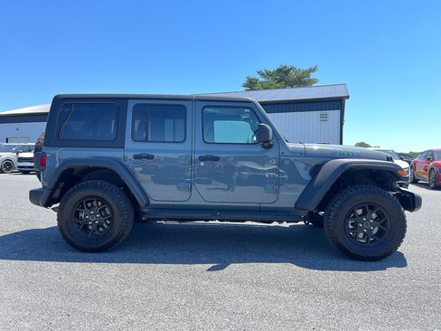 Used 2024 Jeep Wrangler Unlimited AWD/4WD image 8