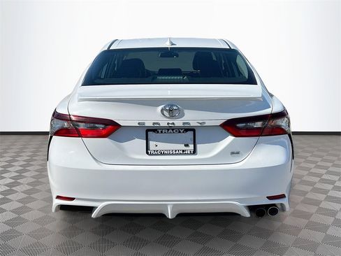 Used 2024 Toyota Camry SE image 6