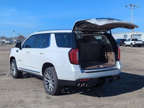 Used 2021 GMC Yukon Denali w/ LPO, Illumination Package image 6