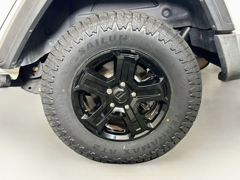 Used 2019 Jeep Wrangler Unlimited Sport S AWD/4WD image 11