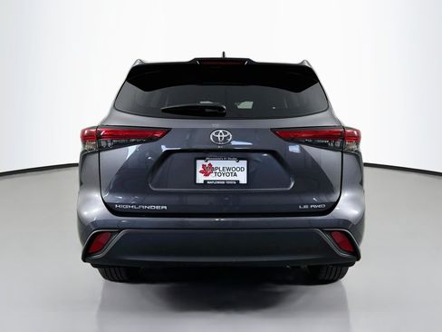 Used 2023 Toyota Highlander LE AWD/4WD image 6