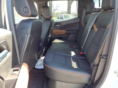 Used 2023 GMC Canyon AT4 w/ Technology Package AWD/4WD image 11