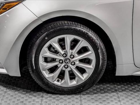 Used 2022 Toyota Corolla LE w/ LE Convenience Package FWD image 32