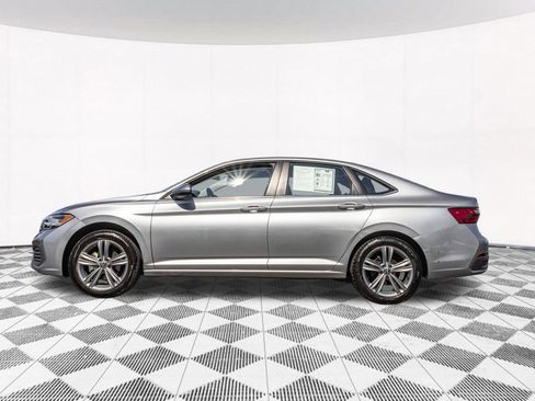 Used 2024 Volkswagen Jetta SE FWD image 6