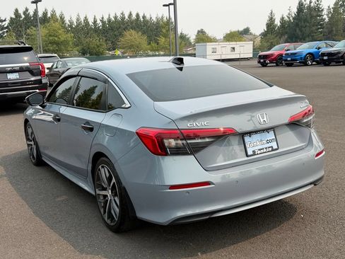 Used 2022 Honda Civic Touring image 6