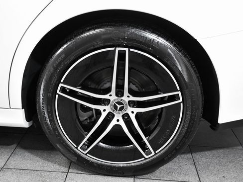 Used 2025 Mercedes-Benz E 450 4MATIC Sedan image 8