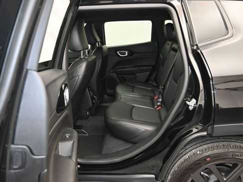 New 2026 Jeep Compass Latitude image 22