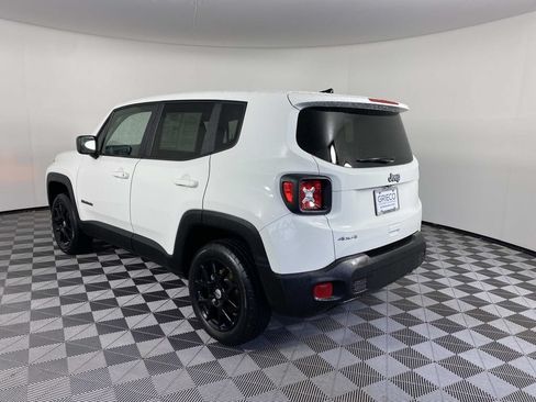 Used 2023 Jeep Renegade Latitude AWD/4WD image 6