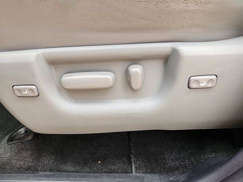 Used 2016 Toyota Sequoia Limited AWD/4WD image 19