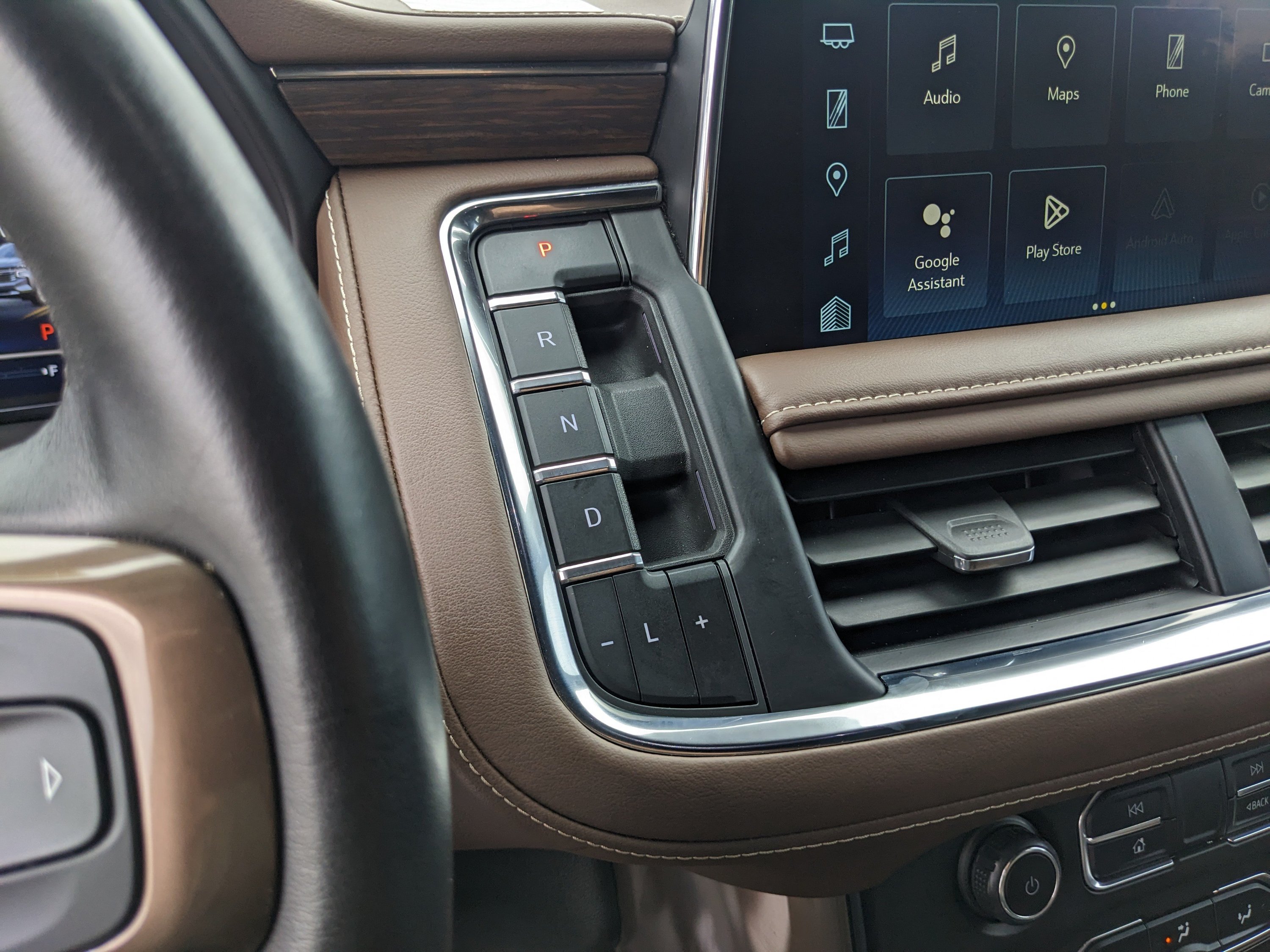 Used 2024 Chevrolet Tahoe High Country w/ Advanced Technology Package RWD image 24