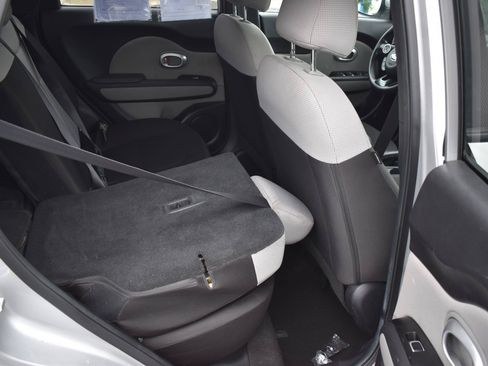 Used 2018 Kia Soul FWD image 13
